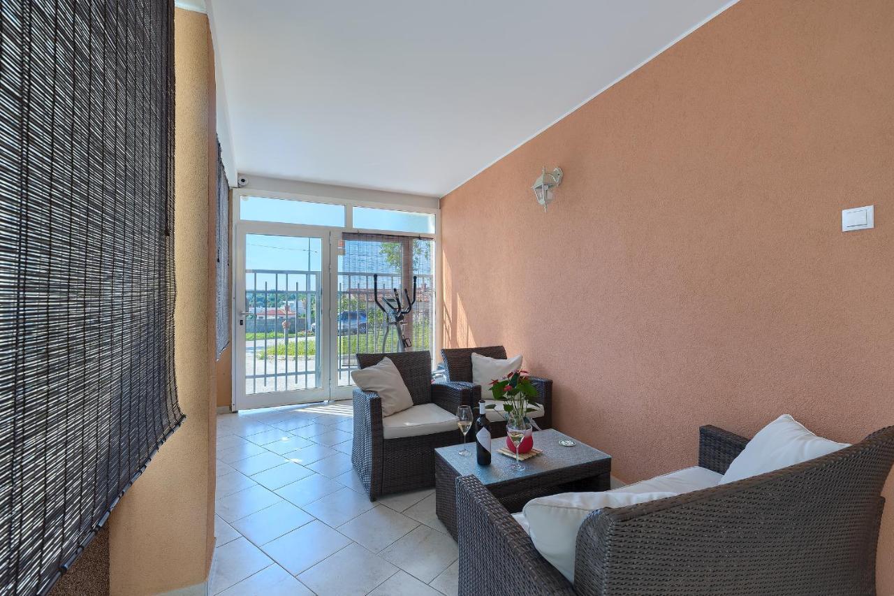 Studio Apartman Luka Помер Екстериор снимка