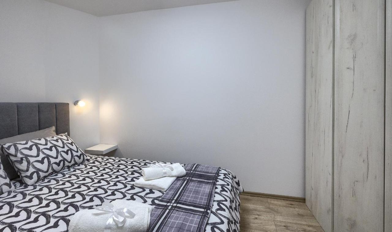 Studio Apartman Luka Помер Екстериор снимка